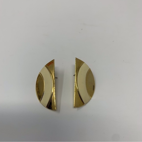 Vintage Gold Tone with White Swirl Half Moon Stud Earrings - Picture 3 of 7